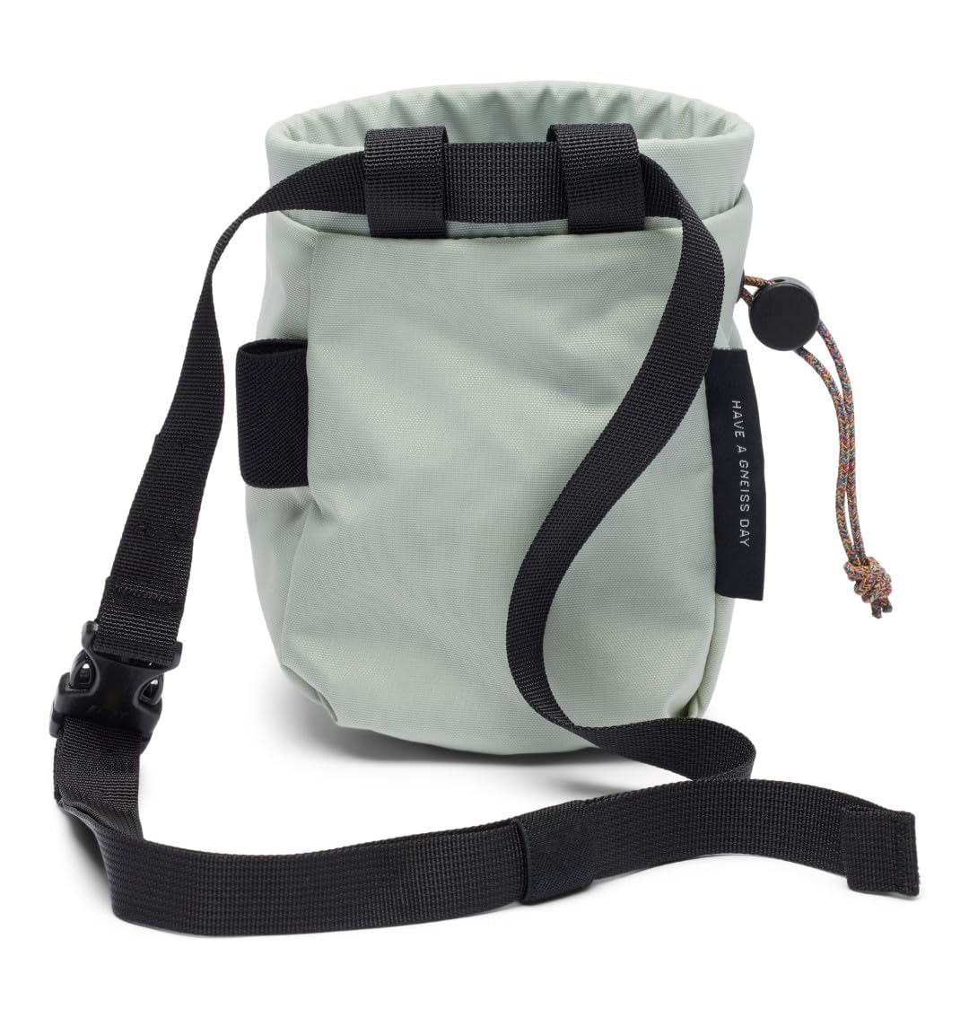 mountain-hardwear-camp-4-chalk-bag-420d-nylon-climbing-chalk-bag-with-fleece-lin image 2