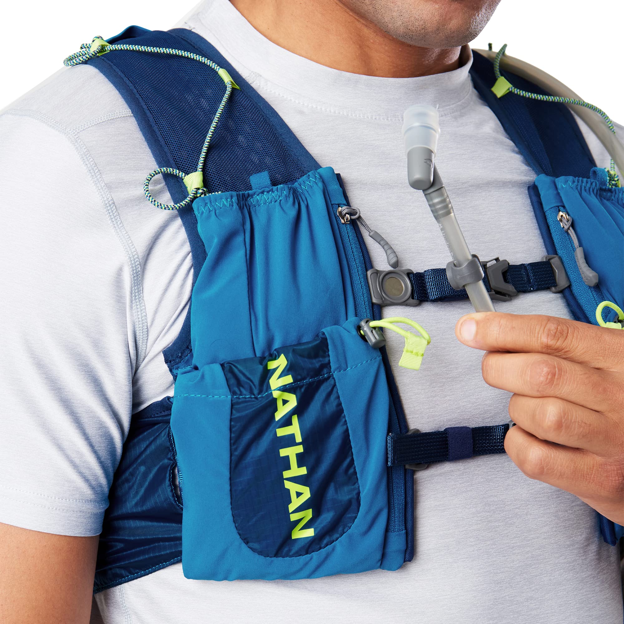 nathan-vapor-air-3-0-7-liter-hydration-vest-with-2l-bladder-air-mesh-shoulder-st image 5
