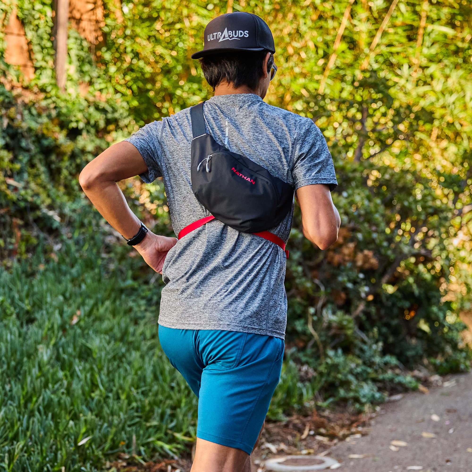 nathan-limitless-2l-hydration-running-sling-either-shoulder-wear-no-bounce-strap image 5