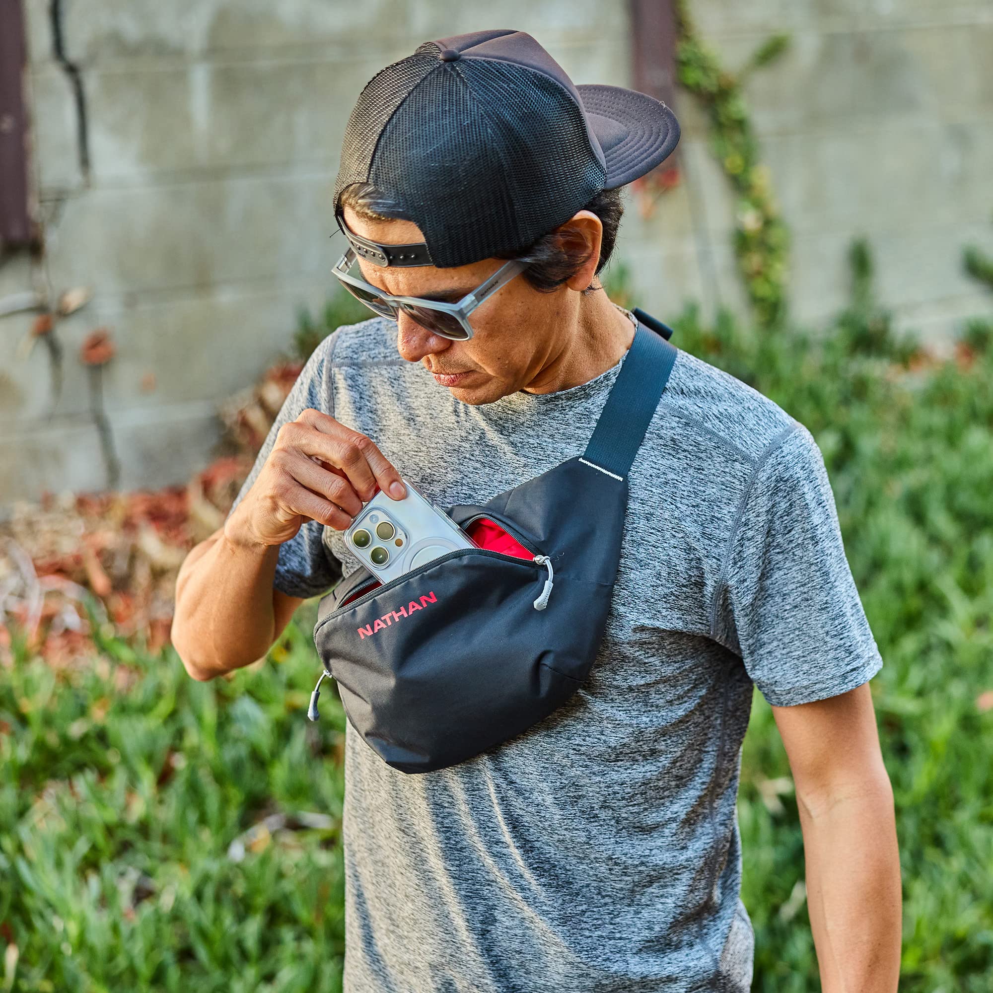 nathan-limitless-2l-hydration-running-sling-either-shoulder-wear-no-bounce-strap image 6