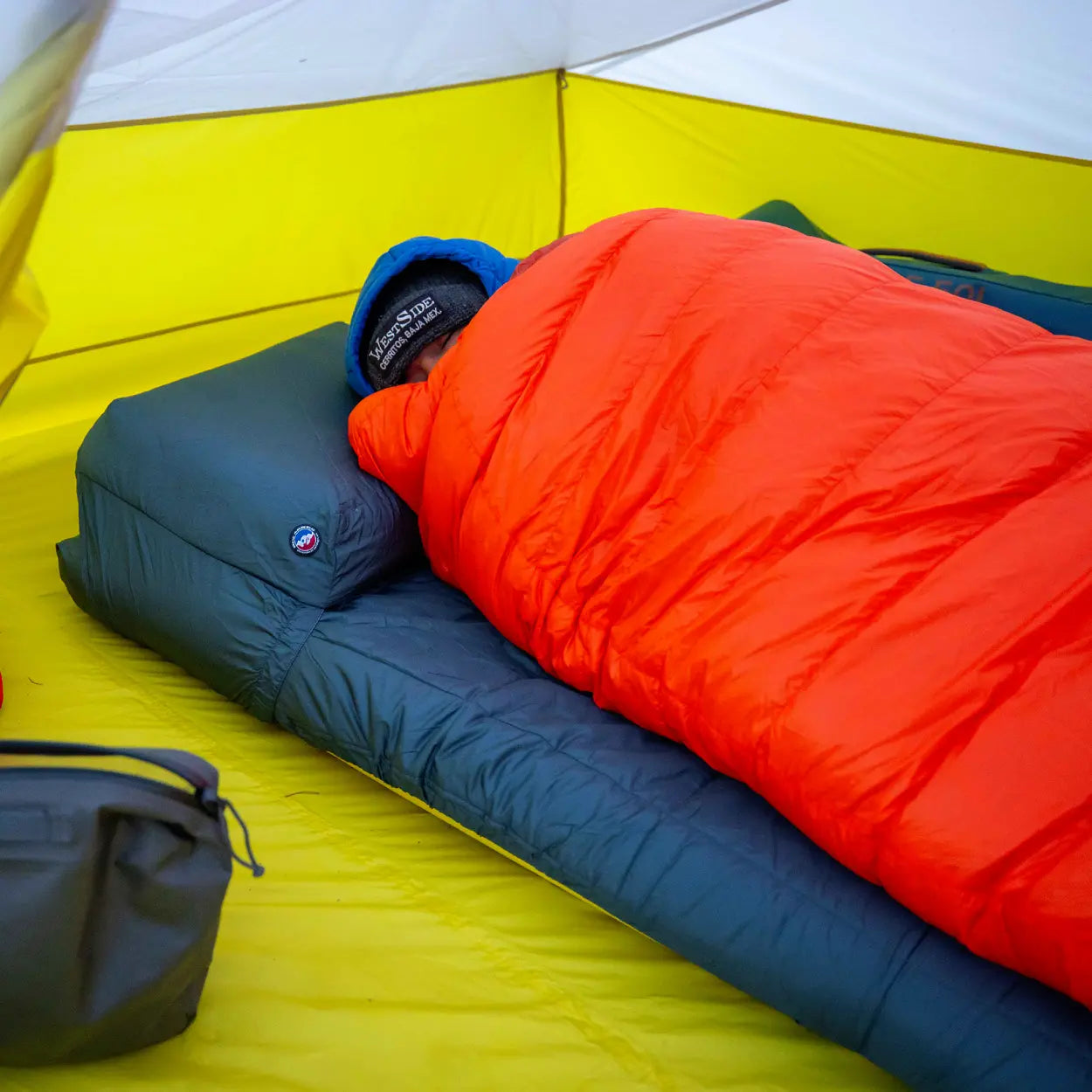 big-agnes-sleeping-pad-pillow-barn-pad-attachment-that-keeps-your-camp-pillow-in image 2