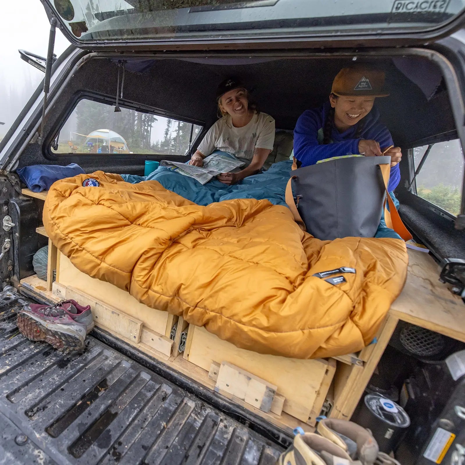 big-agnes-bucket-tote-waterproof-stand-up-gear-tote-with-shoulder-straps-and-gra image 7