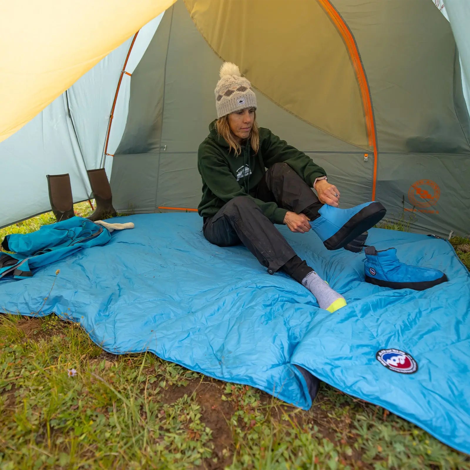 big-agnes-why-not-picnic-blanket-insulated-waterproof-backed-camp-and-beach-blan image 4
